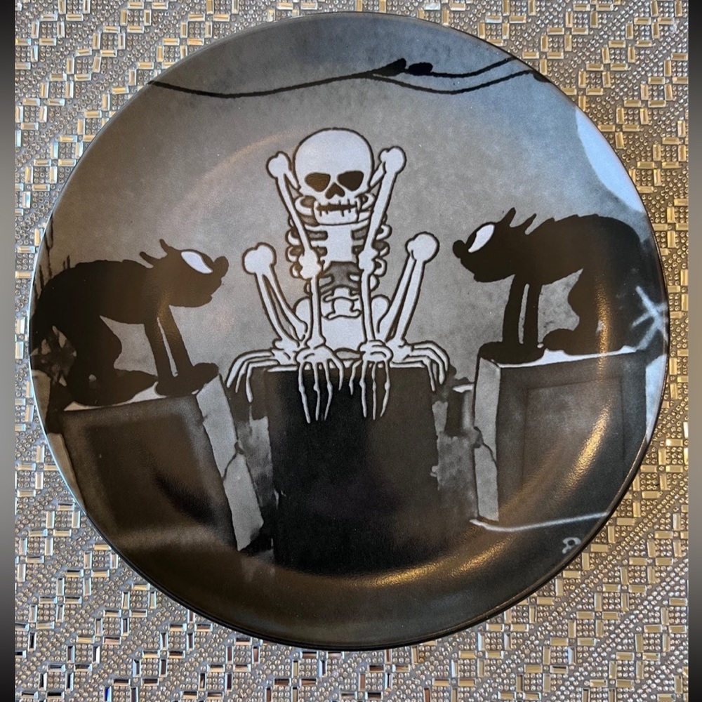 ☠️ DISNEY A Silly Symphony The Skeleton Dance Mickey Halloween Plates Plate Set - Picture 4 of 11